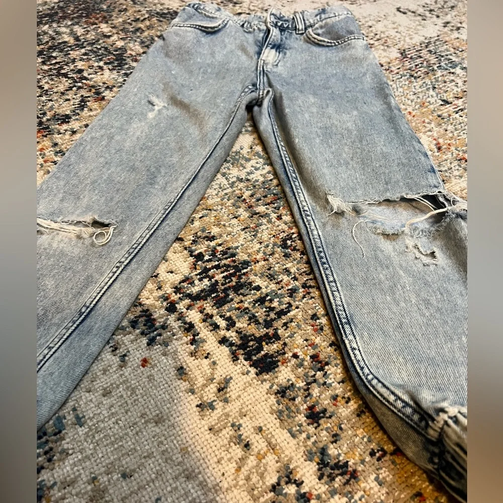 Girls H&M ripped jogger jeans - Picture 2 of 9